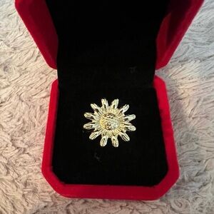 Gorgeous Gold Sunflower Ring Size 8